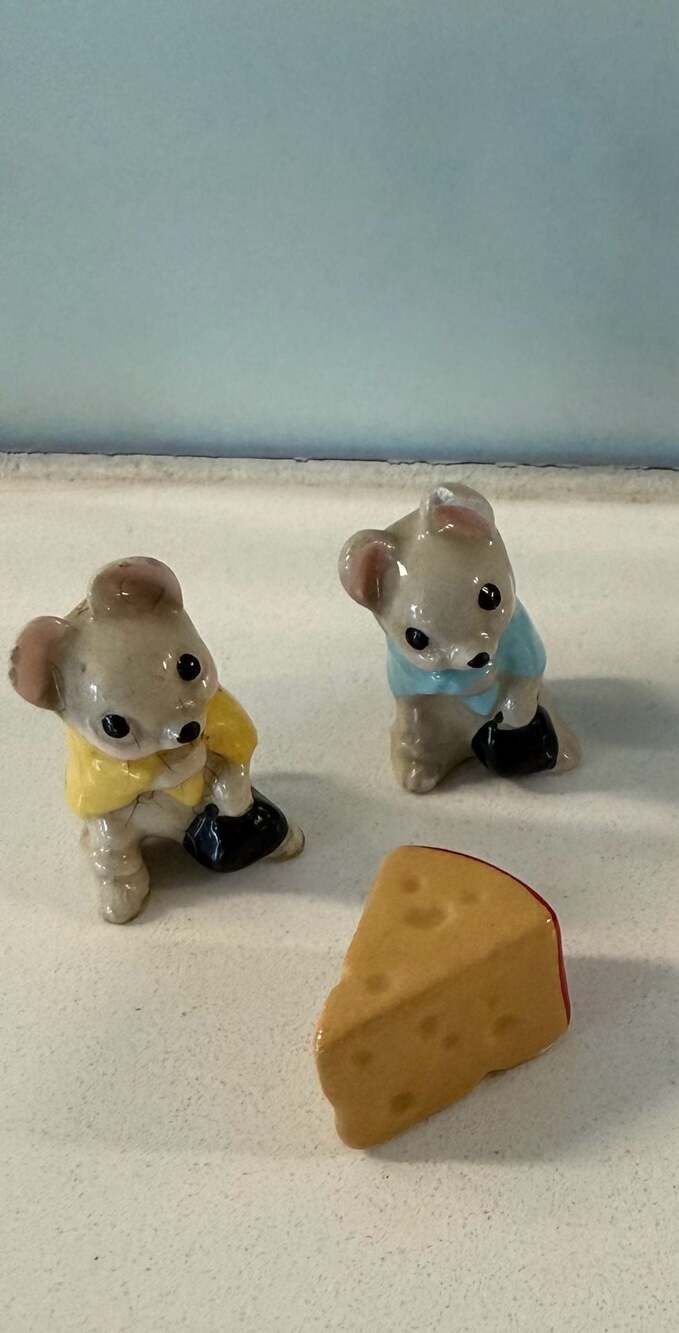 Vintage Hagen-Renaker Miniature Mouse Figurine Set with Cheese